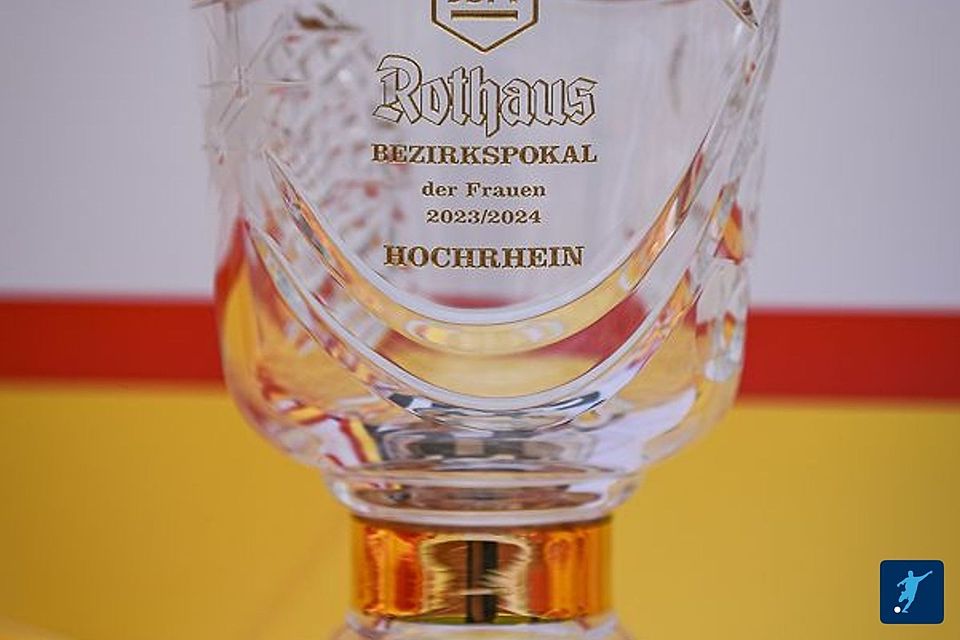 Objekt der Begierde: der Bezirkspokal | Foto: Gerd Gründl