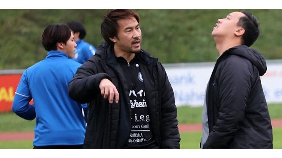 Basara-Chefcoach Shinji Okasaki (links) soll im Kader für die neue Saison unter anderem Spieler an die Hand bekommen, die als verlängerter Arm des Trainers fungieren. Archivfoto: Mario Luge