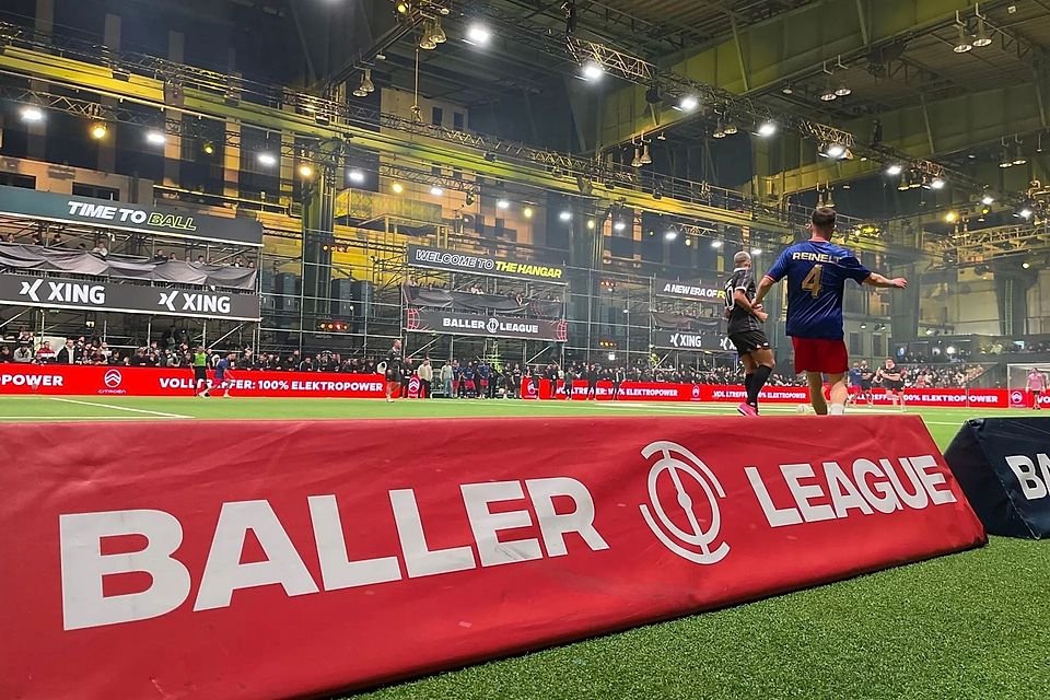 Die Baller League hat ihren ersten Spieltag im Hangar 7 in Berlin absolviert.