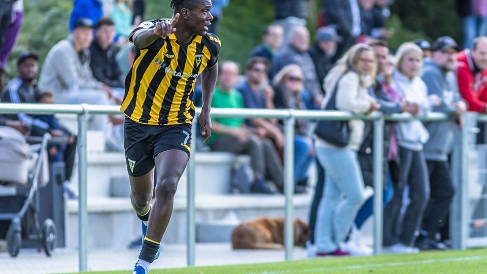 Geht es hier in Richtung 2. Bundesliga? Travis Kpegouni im Einsatz für die U19 von Alemannia Aachen.