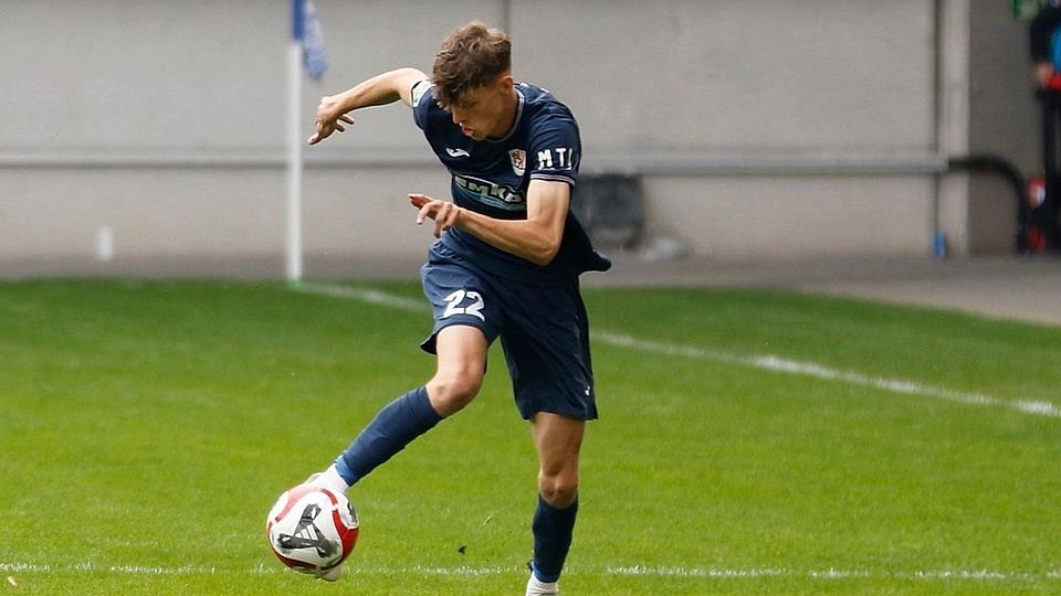 Levin Müller hat seinen Vertrag beim Wuppertaler SV verlängert.