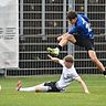Moritz Hügel von der SpVgg SV Weiden II zieht ab: Die Wasserwerkler feierten gegen Nabburg den zehnten Sieg in Serie!