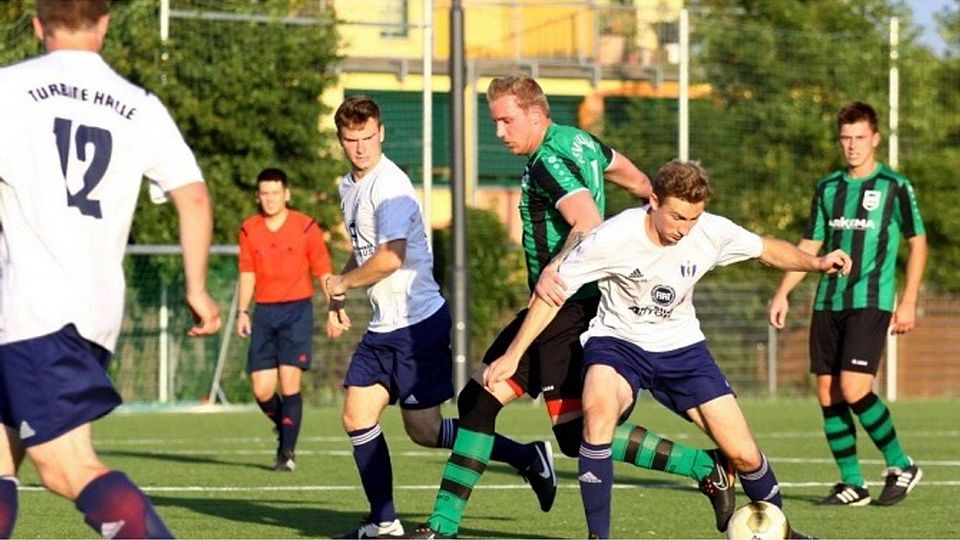 Turbine Halle (in blau-weiß) blieb in der Vorbereitung bislang ohne Niederlage.        F: Schulze