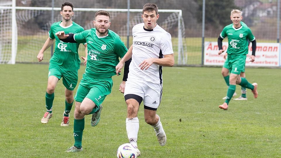 Nicht zu stoppen: Manuel Jäger (in Weiß) sorgte aufseiten des TSV Burggen/Bernbeuren für die Treffer Nummer zwei und drei.