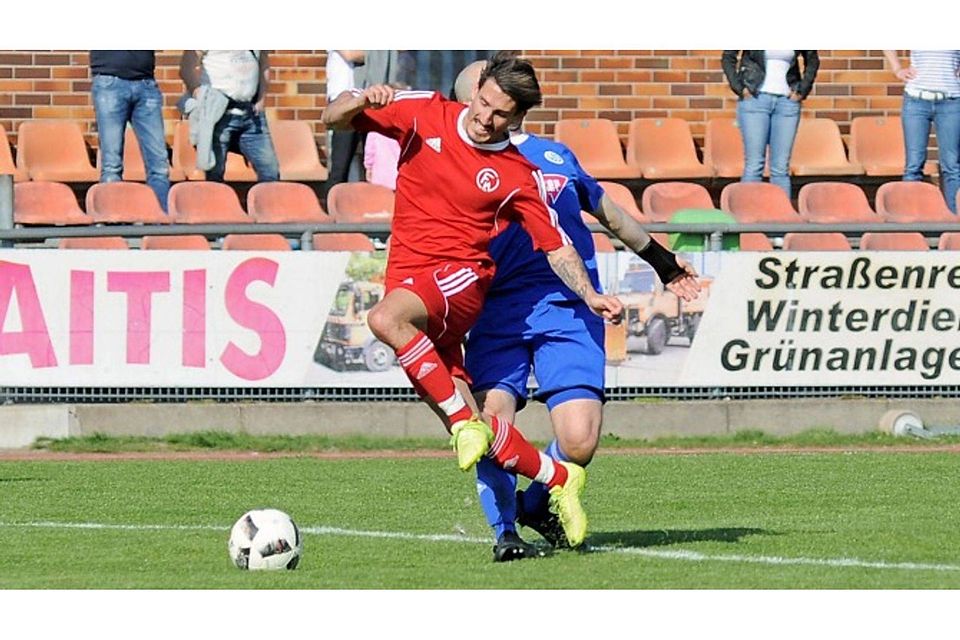 Mario Vila Boa (vorne) und der FC Wangen erkämpften sich gegen den VfL Sindelfingen (Matthias Bäuerle) ein 2:2. Foto: Baur/ Eibner-Pressefoto