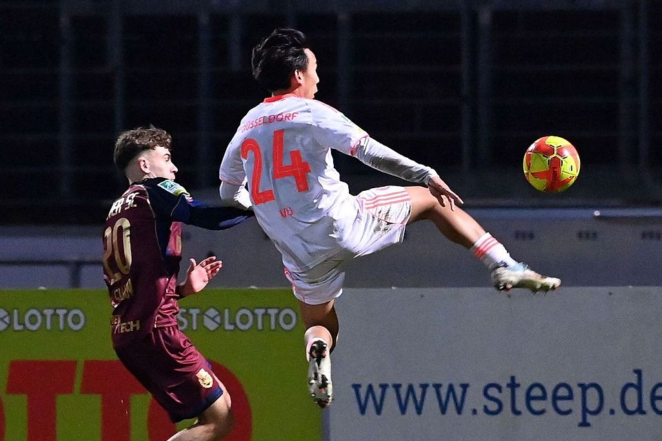 Fortuna Düsseldorfs Zweite hat einen wichtigen Sieg eingefahren. Fortuna Düsseldorfs Zweite hat einen wichtigen Sieg eingefahren.