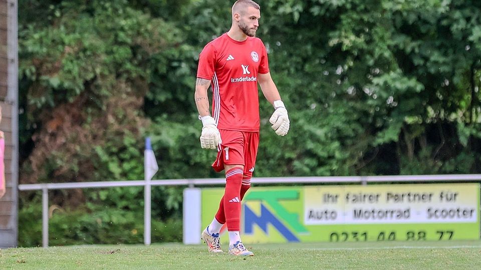 Felix Hacker steht auch in Zukunft im Tor des Holzwickeder SC.