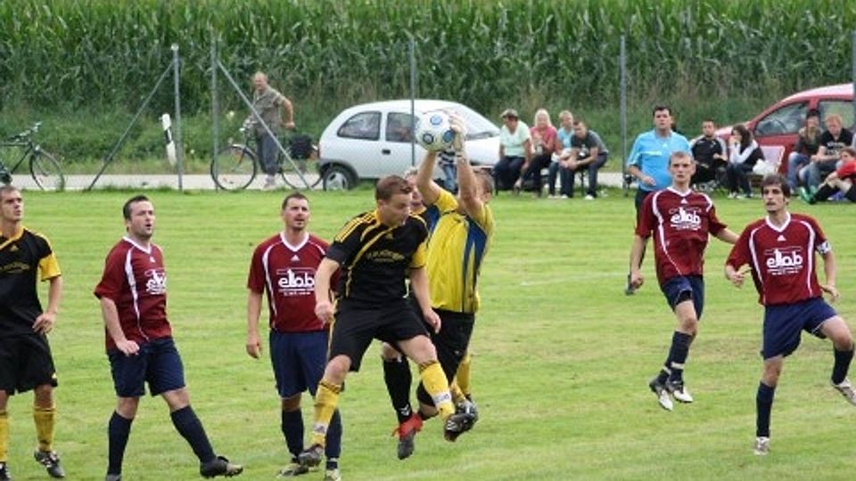 Der FC Deggendorf siegte in Aschenau mit 6:2  Foto: Henry Verena