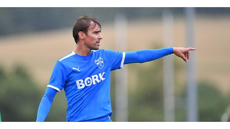  Möchte mit seiner Mannschaft gegen Gruppenliga-Aufsteiger Türk Ata/Türkgücü Wetzlar gewinnen: Stefan Hocker, Spielertrainer des FC Cleeberg. © Jens Kaliske 