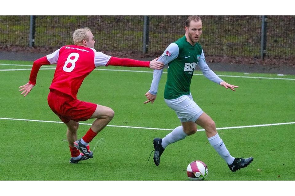 Der Bielefelder Landesligist ergattert in Bad Oeynhausen einen Punkt beim 1:1. Jannis Bölt bereitet für Stürmer Lennart Versick den Ausgleich vor.