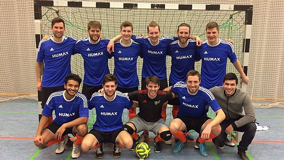 Das Futsal-Team um TSGler Christian Wölfelschneider (schwarzes Trikot, Mitte) schöpft aus dem Aus Motivation. Archivbild: Wölfelschneider