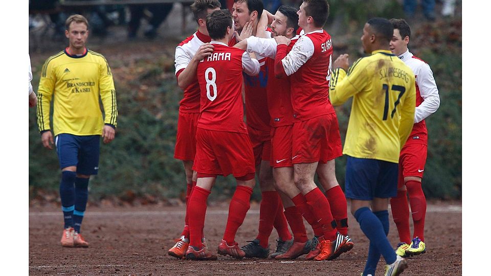 Kollektiver Jubel: RaMa-Spieler feiern nach dem 4:1-Heimsieg im Gipfeltreffen gegen Presberg die unangefochtene Herbstmeisterschaft.Foto: Vigneron