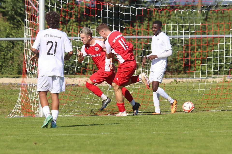 Jubel über die Führung: Vinzenz Wolf (in Rot, l.) und Sinan Grgic nach dem 1:0.