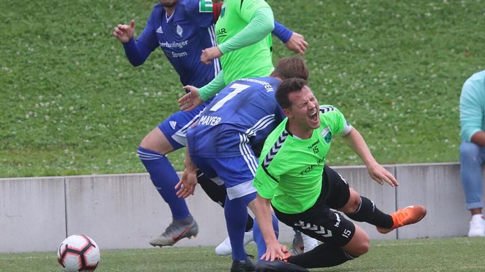 Der FC Penzberg (in Grün) musste im Pokalspiel gegen den FC Deisenhofen einiges einstecken.