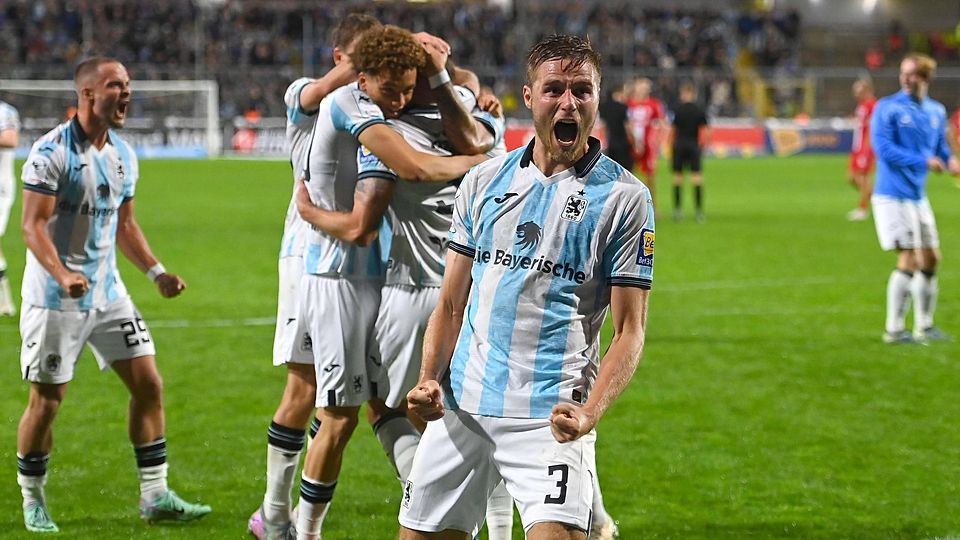 Pure Erleichterung, pure Emotionen: Siemen Voet und der TSV 1860 bejubeln den späten Siegtreffer.