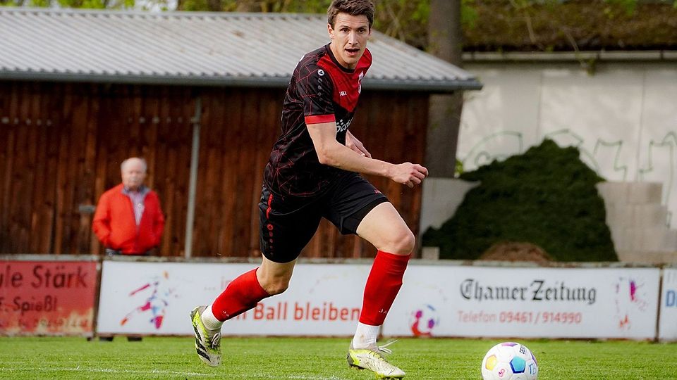 Christian Kufner und zig weitere Akteure steuern auf das letzte Spiel im Trikot des TB 03 Roding zu.