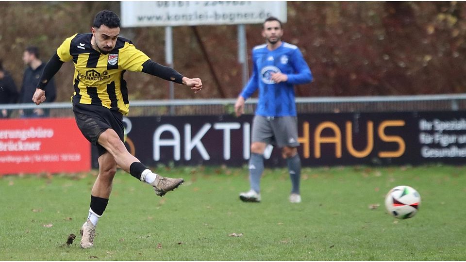 Einige Chancen ließ die SGT Istanbul Moosburg beim torlosen Match in der Freisinger Luitpoldanlage liegen. In dieser Szene versucht es Burak Özdemir mit einem Schuss.