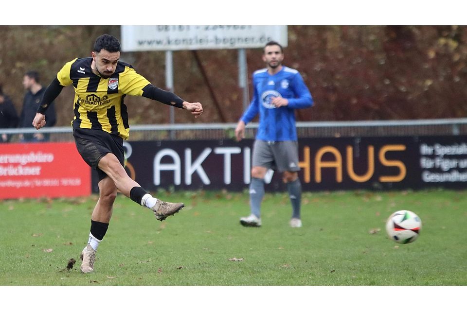 Einige Chancen ließ die SGT Istanbul Moosburg beim torlosen Match in der Freisinger Luitpoldanlage liegen. In dieser Szene versucht es Burak Özdemir mit einem Schuss.