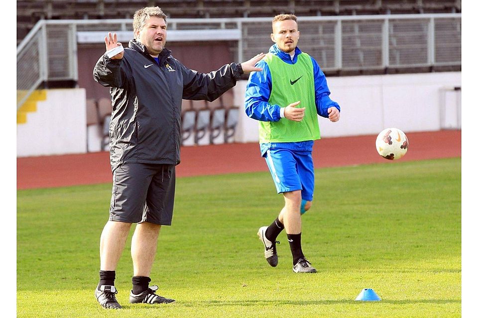 Bei Eintracht Trier hat nun Jens Kiefer (links) das Kommando. Kushtrim Lushtaku (rechts) lauscht seinen Anweisungen. TV-Foto: Friedemann Vetter