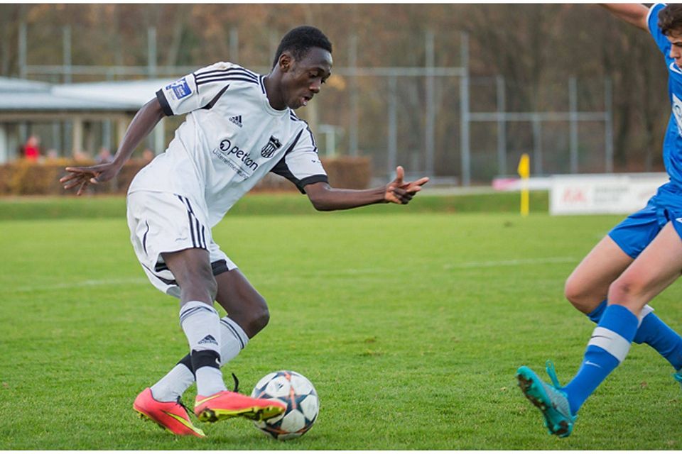 Bringt sich ein, geht auf die Leute zu:  Lamin Colley aus Gambia spielt Landesliga. | Foto: Grant Hubbs