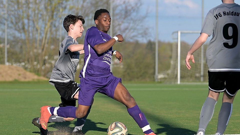 Die U15-Junioren des TSV Kareth-Lappersdorf (in Lila) dürfen sich mit Spitzenteams aus Bayern messen.
