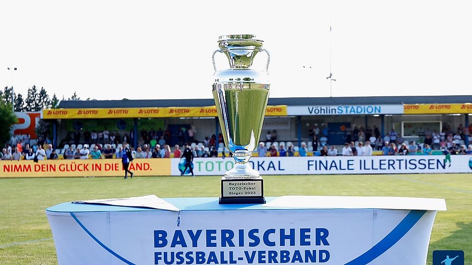 Um diesen 'Pott' geht`s: Der Sieger des Bayerischen Totopokals bekommt am Ende den Henkelpokal überreicht.