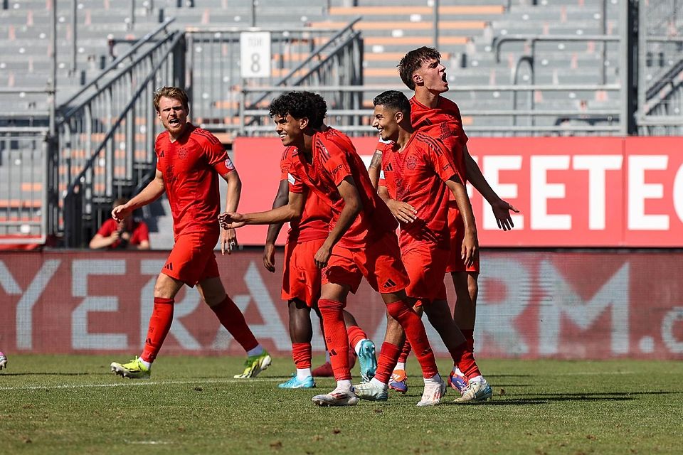 Wer zuletzt jubelt…: Maximilian Wagner (r.) leitete die Aufoljagd ein. Wer zuletzt jubelt…: Maximilian Wagner (r.) leitete die Aufoljagd ein.