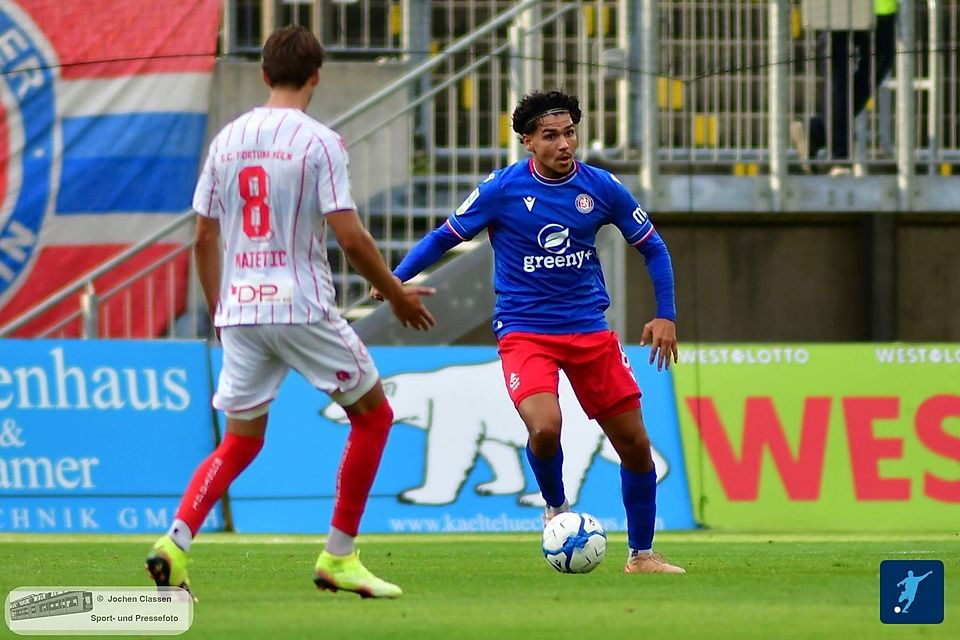 Celal Aydogan (am Ball) muss im ersten Pflichtspiel mit dem WSV eine Niederlage einstecken.