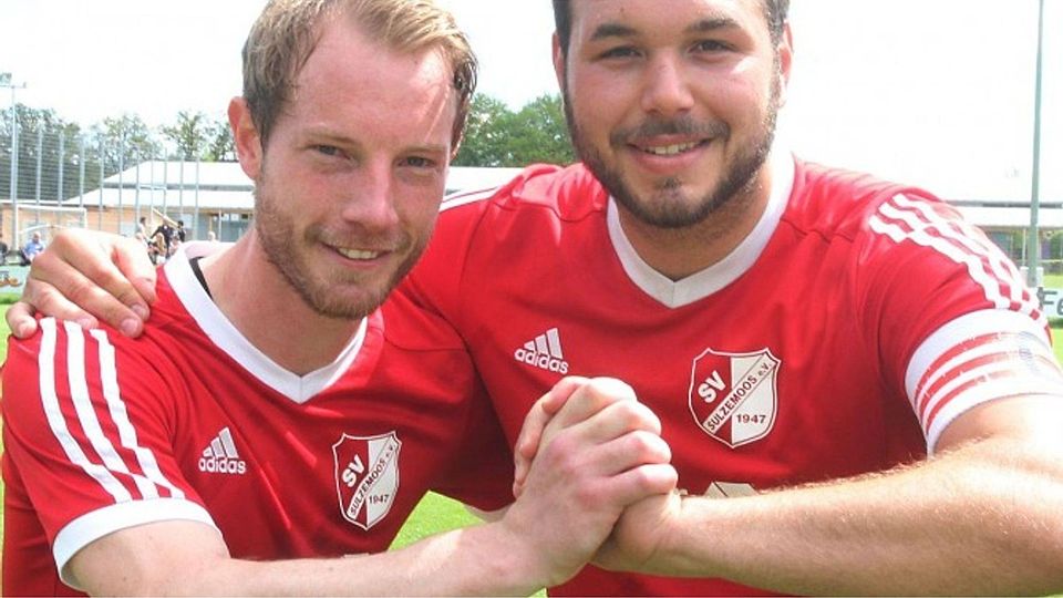 Gute Freunde... Thomas Edelmann und Rene Röhrl bestritten am Samstag ihr letztes Heimspiel für den SV Sulzemoos. Foto: Hab