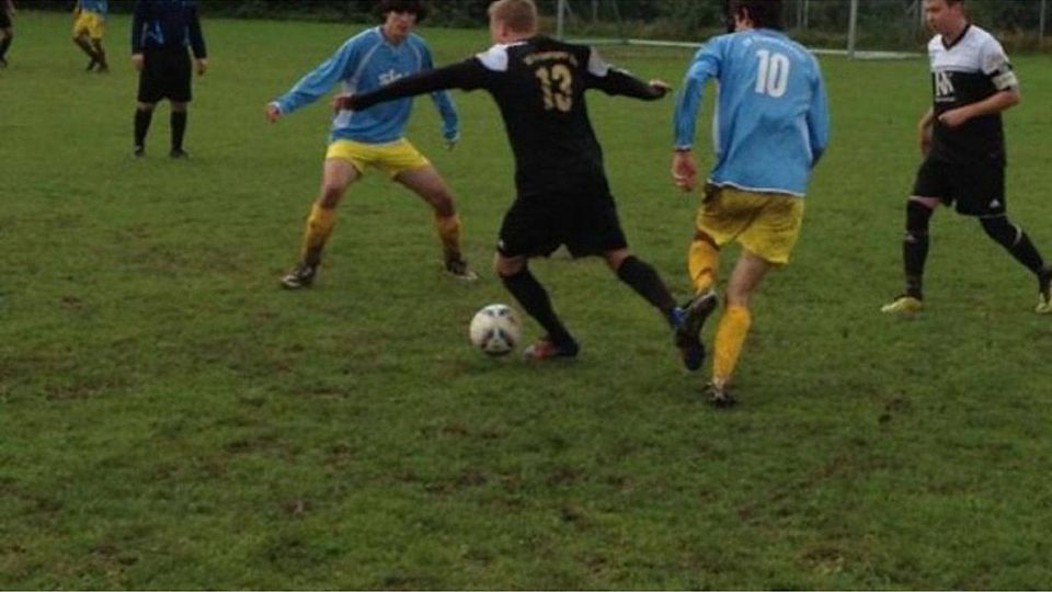 Auf dem Untergrund taten sich beide Mannschaften sichtlich schwer F: Chris