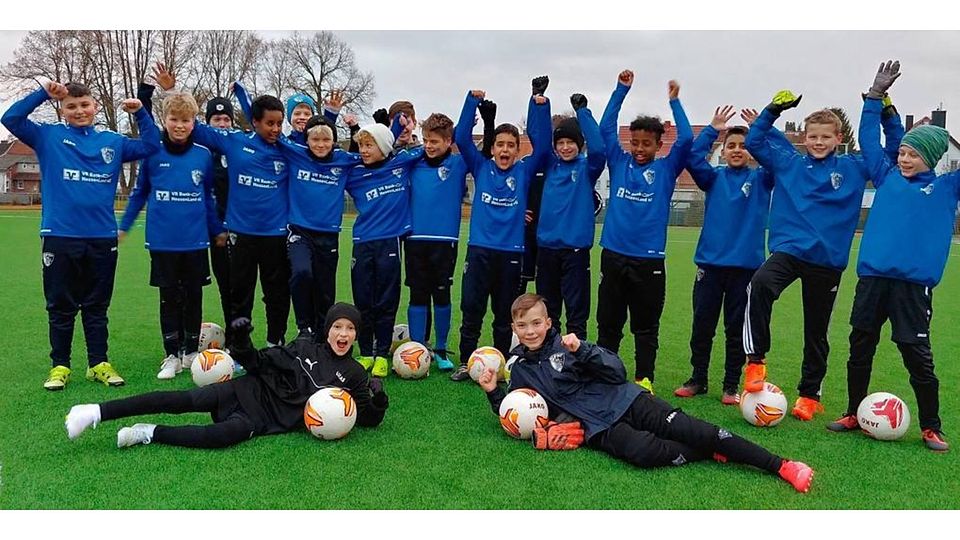 Die D-Junioren des JFV Alsfeld haben schon wieder sichtlich Spaß am Fußball und machten eifrig bei der Jonglier-Challenge mit. Fotos: Lotz (2), Hahn, Hübner 
