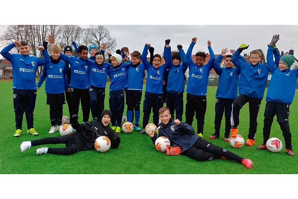 Die D-Junioren des JFV Alsfeld haben schon wieder sichtlich Spaß am Fußball und machten eifrig bei der Jonglier-Challenge mit. Fotos: Lotz (2), Hahn, Hübner 