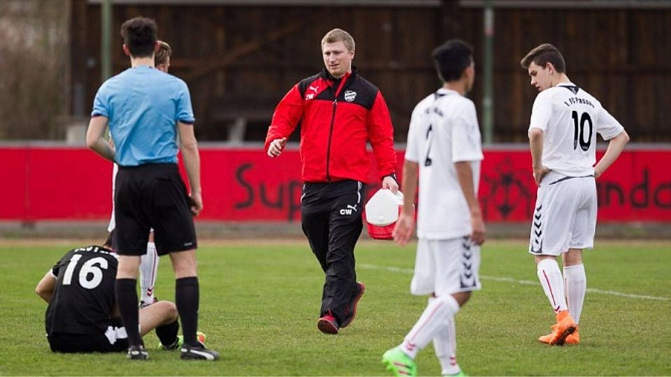 Christian Wallner (Mitte) übernimmt zur neuen Saison den SV Haidlfing. F: Becherer