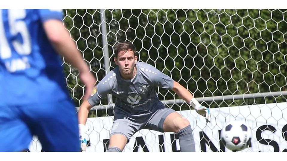 Verhindert in Hanau eine noch höhere Niederlage: Torwart Lorenz Purbs vom Fußball-Hessenligisten VfB Marburg. (Archivfoto) © Steffen Bär