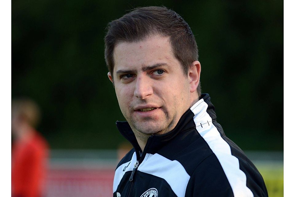 Nach der aufregenden Saison 2014/15 blickt Schwabmünchens Coach René Ott der neuen Spielzeit optimistisch entgegen. F: Meier