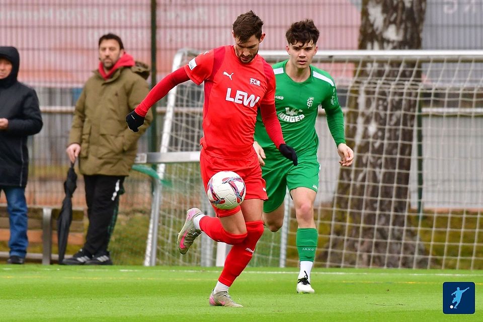 Was für ein Spiel! Memmingen (rote Trikots) gewinnt mit 7:0 gegen Gundelfingen.