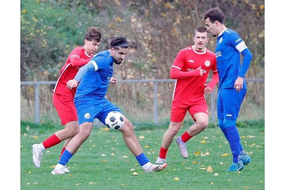 Voller Einsatz: So sehr sich der FCA Darmstadt (Zweiter von links Leon Juric, rechts Vinicius Miranda De Oliveira) auch bemühte, gegen RW Frankfurf gab es die nächste Niederlage.