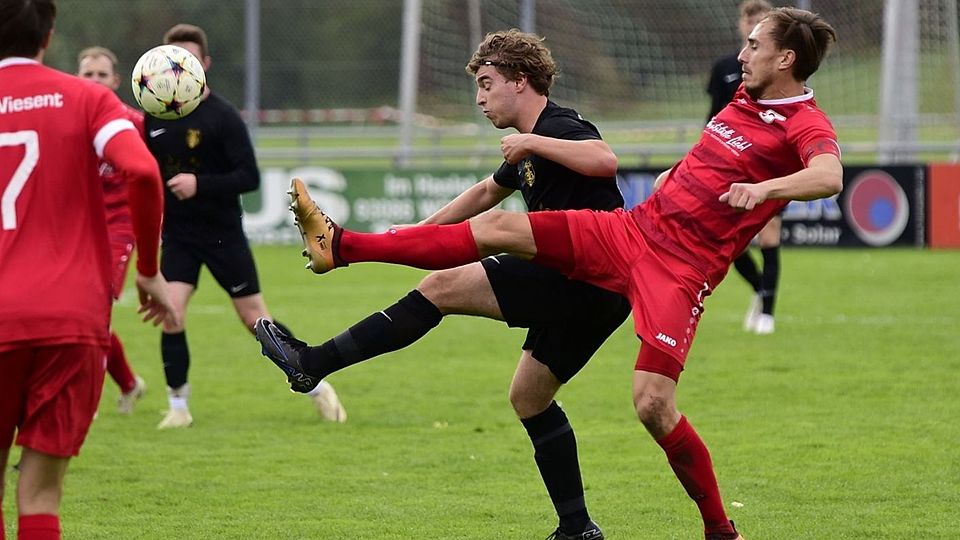 Der BSC Regensburg (in Schwarz) hält im Meisterrennen alle Trümpfe in der Hand. Jetzt stellt sich Oberhinkofen am Brandlberg vor.