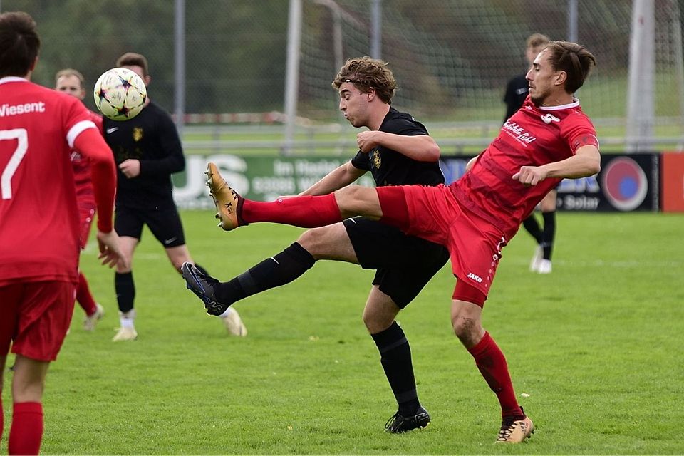 Der BSC Regensburg (in Schwarz) hält im Meisterrennen alle Trümpfe in der Hand. Jetzt stellt sich Oberhinkofen am Brandlberg vor.