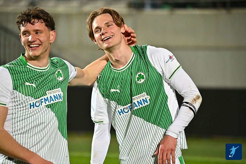 Gut lachen hatten die Fürther um Doppeltorschütze Lado Akhalaia (re.).