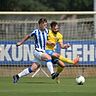 Jonas Dirkner (blau-weißes Trikot) ist einer von drei Herthanern, die derzeit mit der deutschen U19-Nationalmannschaft unterwegs sind.