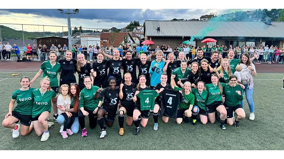 Die Fußballerinnen der SG Eschenburg sind Gruppenliga-Meister und steigen in die Verbandsliga auf. Die Fußballerinnen der SG Eschenburg sind Gruppenliga-Meister und steigen in die Verbandsliga auf. © Jonathan Ortmann