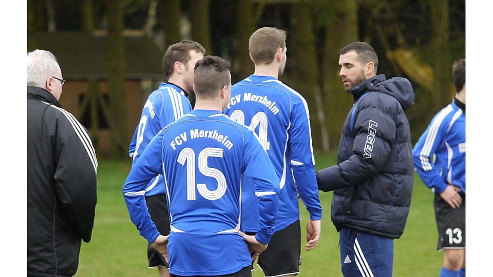 Landesliga-Trainer Mike Marcaccini vom FC Merxheim (rechts im Bild) spricht im Interview über den Saisonverlauf und Abstiegssorgen. Archivbild: Wurdel