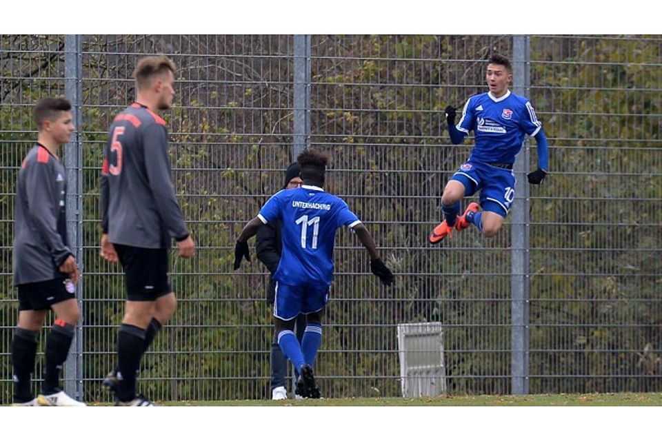 Hier ärgert Philipp Herrmann seine neuen Kollegen: Der 17-Jährige traf im Spiel gegen die Bayern zum 1:0-Siegtreffer. F: Leifer