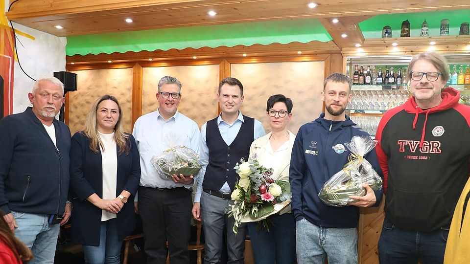 Am vergangenen Freitag fand die Auslosung der Vorrundengruppen in der Brauerei in Westheim statt. Unser Bild zeigt (v.l.) Sven Mengel, Katharina Böhmer (Schmidt-Gruppe), Moderator Dirk Schäfer, Moritz von Twickel (Brauerei Westheim), Nadin Quest (Stadt Marsberg), Sebastian Klaas (SC Paderborn) und Stefan Bangert (TV Germania Rhoden)