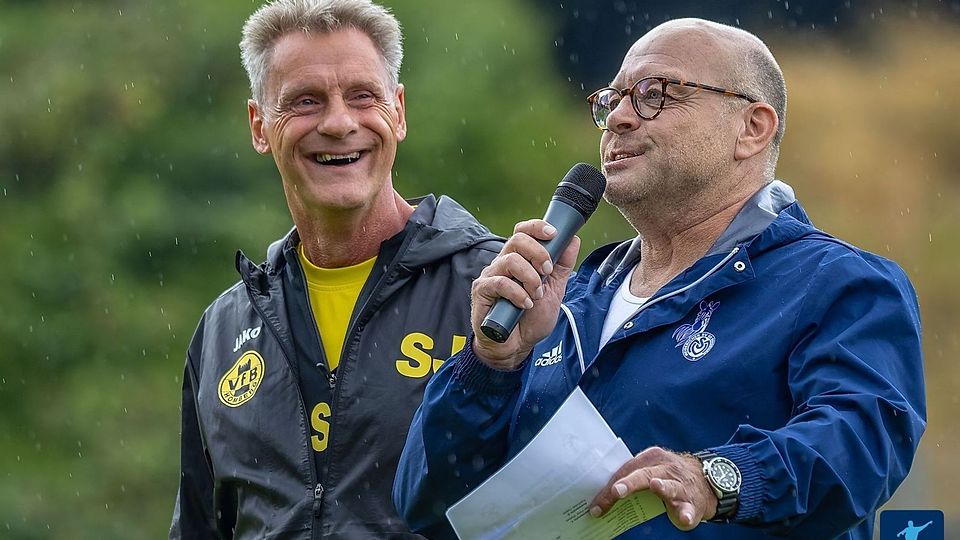 Als MSV-Mitglied war es ein besonderer Test für Janßen (li.).