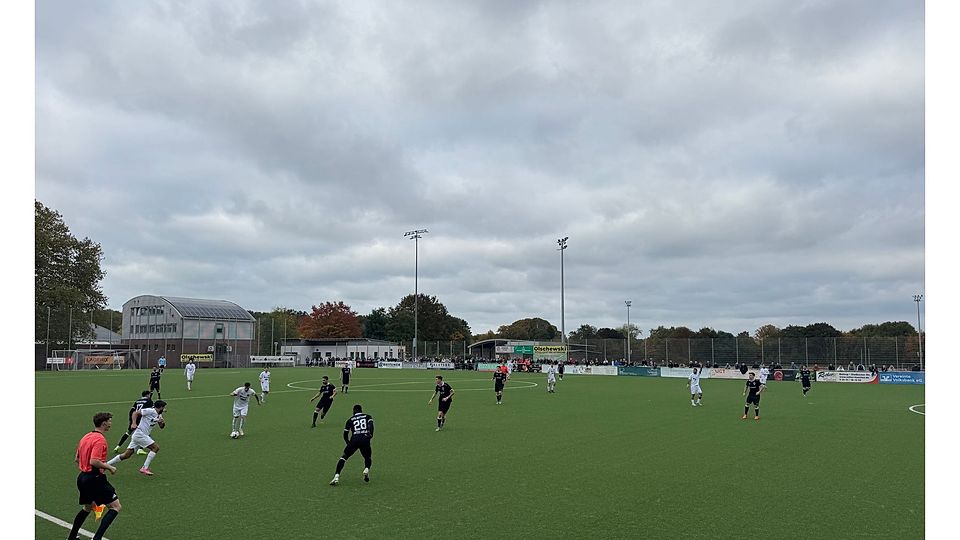 Spektakuläres Topspiel vor 400 Zuschauern im Jahnstadion.