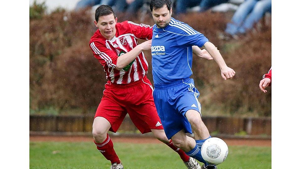 Der TSV Kirchberg (rechts Matthias Danner) und der SV Dettingen (links Maximilian Mayer) treffen in der zweiten Runde des Fußball-Bezirkspokals aufeinander. Volker Strohmaier