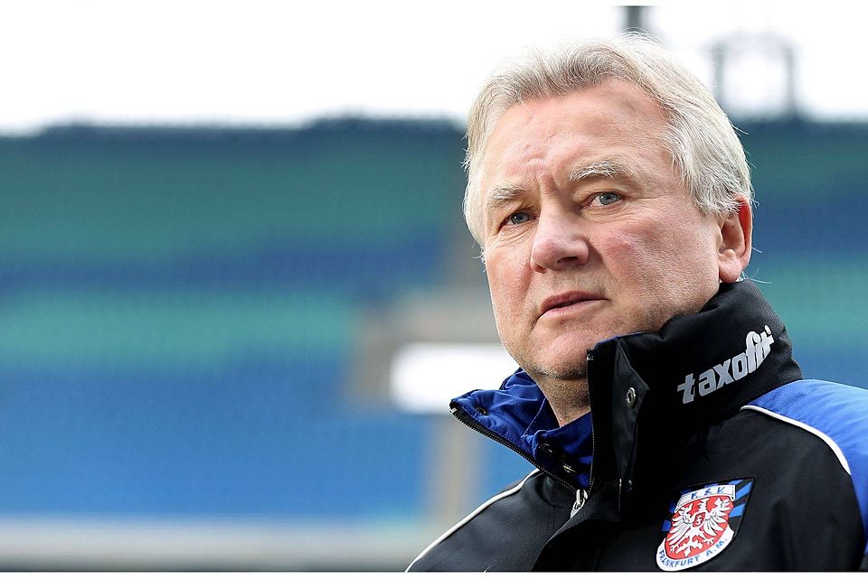 Benno Möhlmann soll den TSV 1860 München retten. Bild: Getty Images