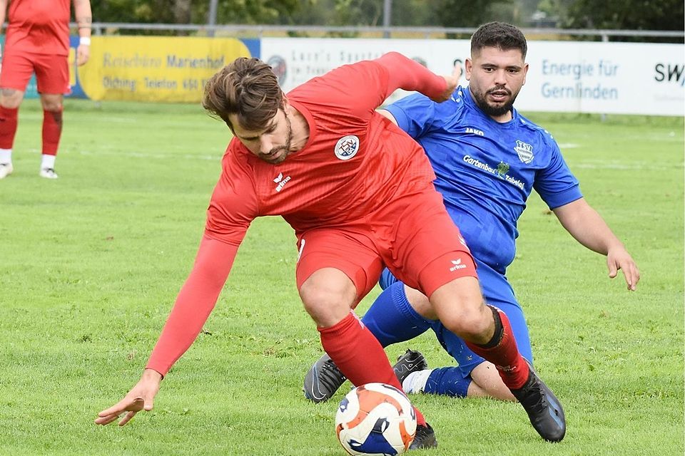 Der TSV Gernlinden (in Blau) und der TSV Gilching III.